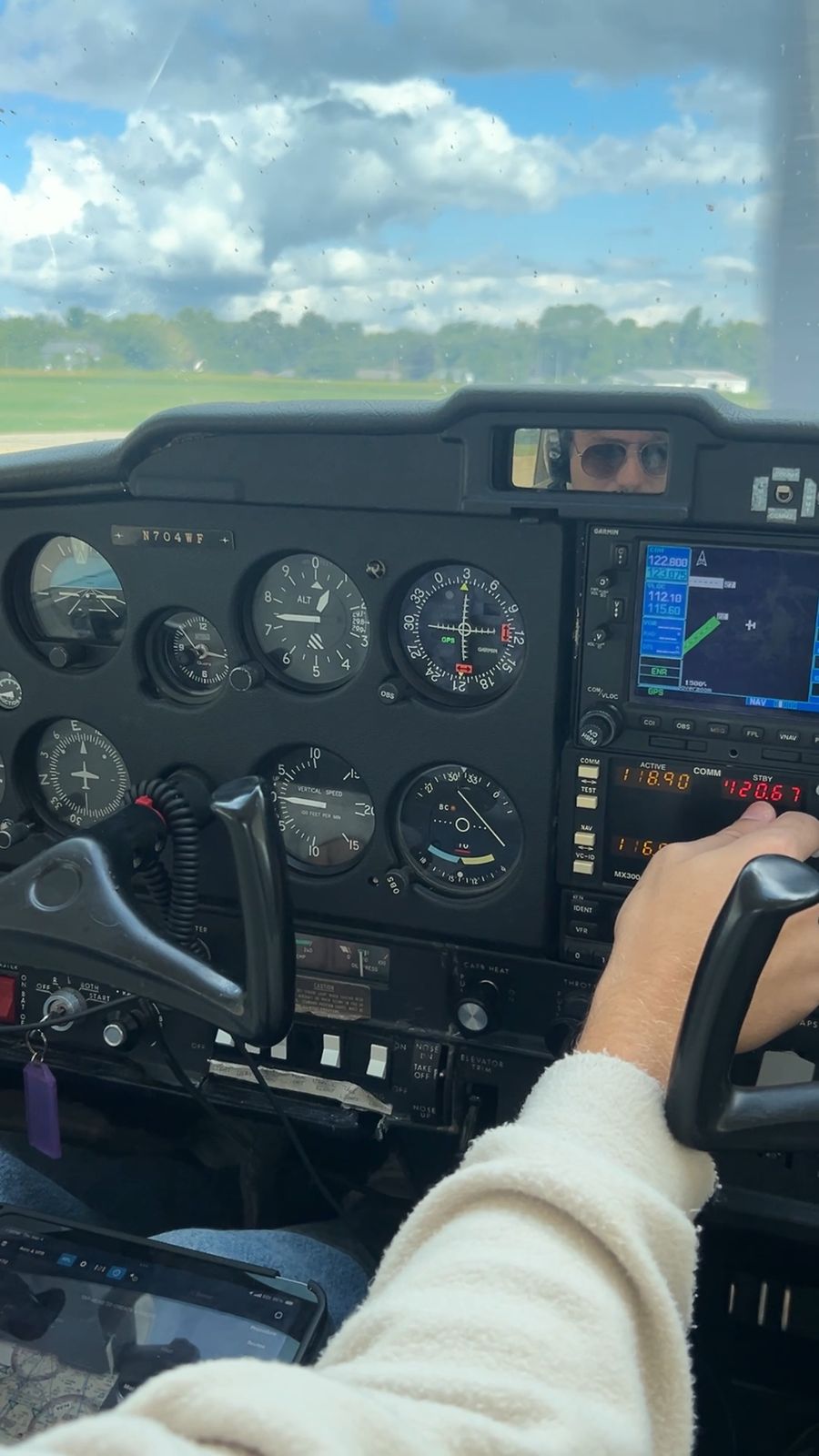 Instrument panel of Cessna 150 N704WF with a Garmin GPS, seen from the right seat